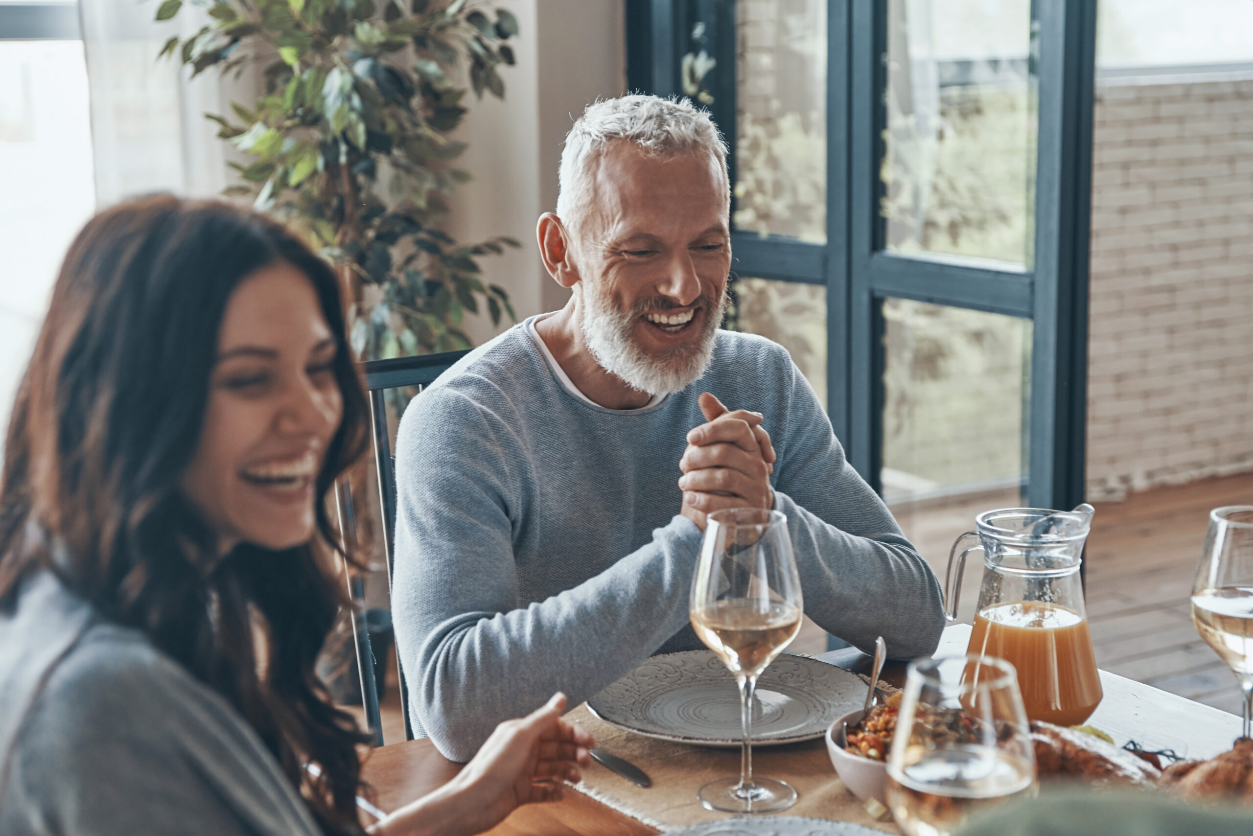 Chernivtsi Women matchmaking guide image of a warm family setting, reflecting the long-term values many serious daters care about in Chernivtsi